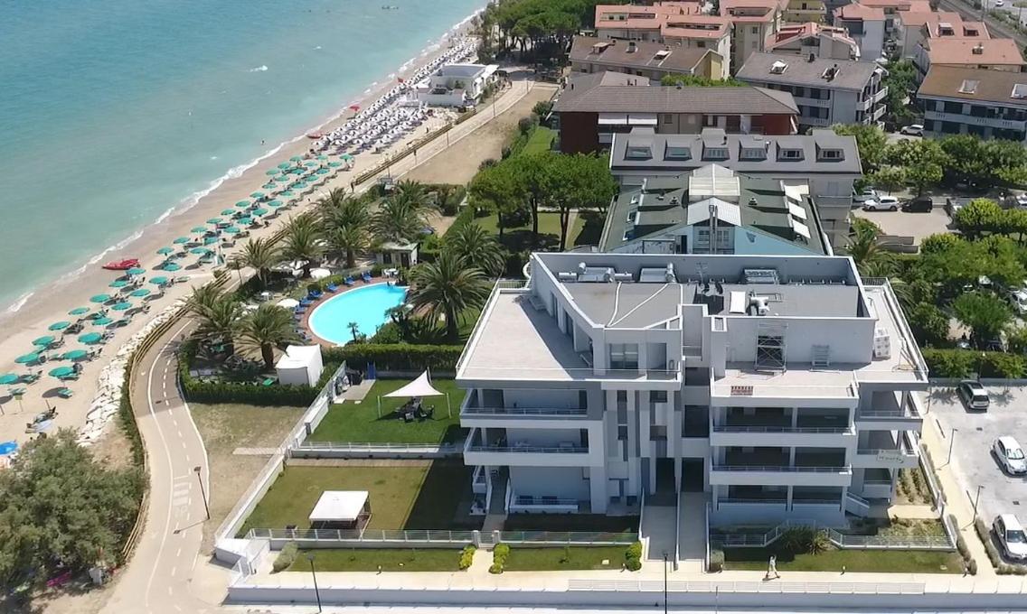 Hotel Ambasciatori Pineto Luaran gambar