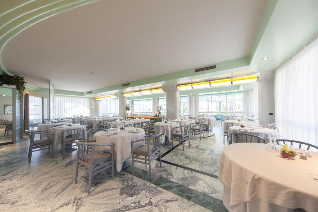 Hotel Ambasciatori Pineto Luaran gambar