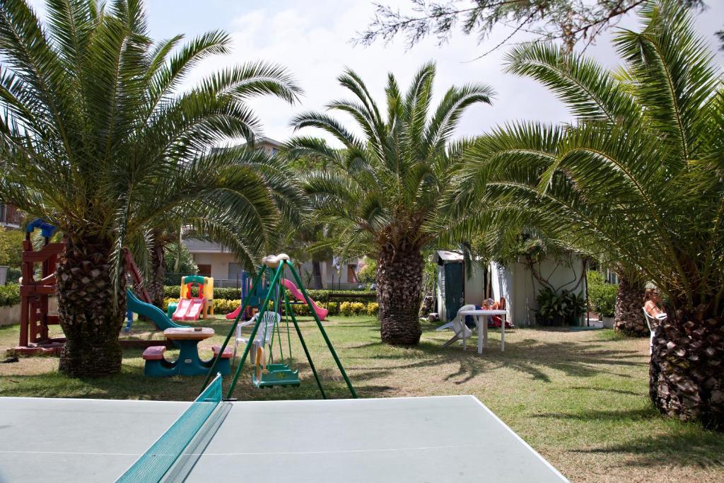 Hotel Ambasciatori Pineto Luaran gambar